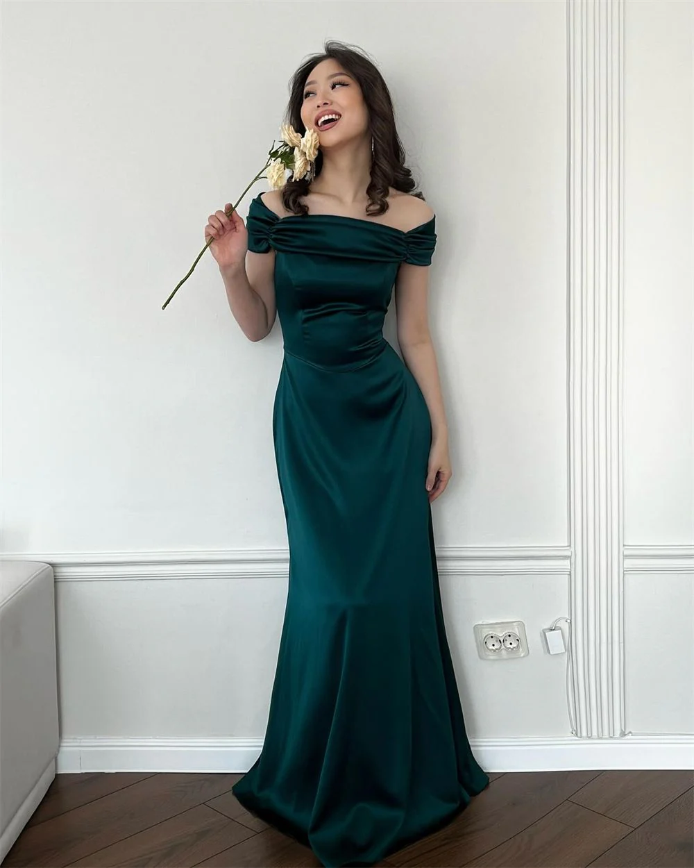Lustrous satin mermaid off-shoulder short-sleeve lace-up floor-length evening dress
