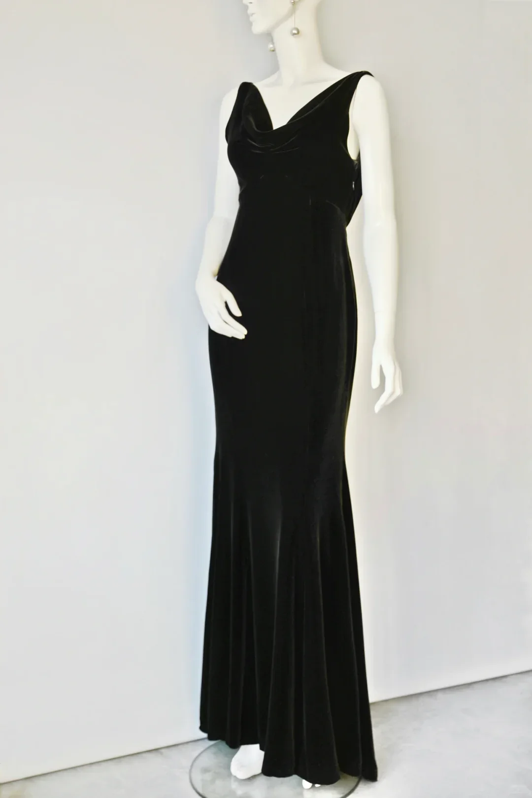 Luxurious Mermaid Cowl Neck Sleeveless Floor Length Velvet Evening Dress