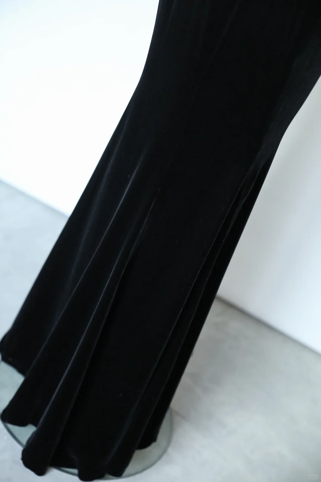 Luxurious Mermaid Cowl Neck Sleeveless Floor Length Velvet Evening Dress