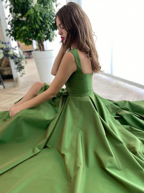 Vestido de noche largo de satén con corte princesa y tirantes finos para mujer