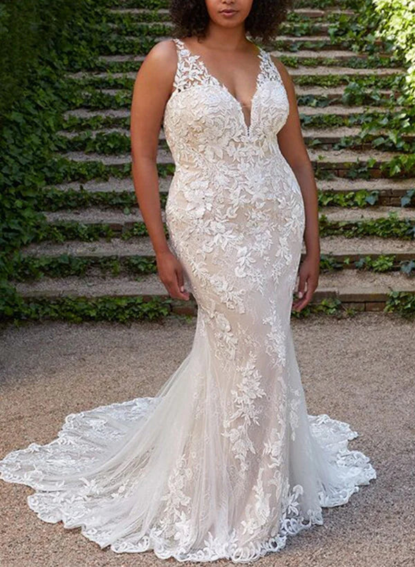 Vestido de novia de encaje con pegatinas grandes y escote en V y corte trompeta/cola de pez