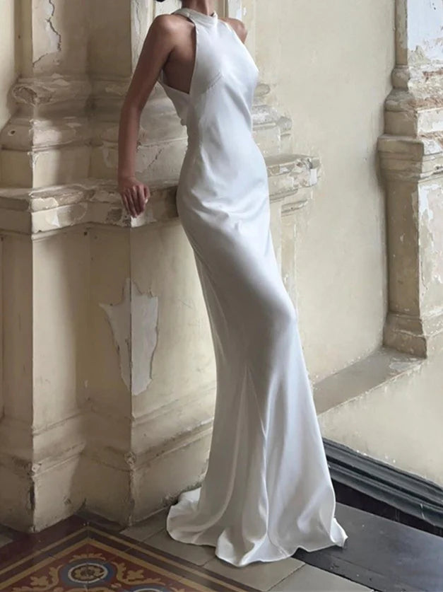 Vestido de novia con escote y suelo colgantes de cola de pez y altavoz