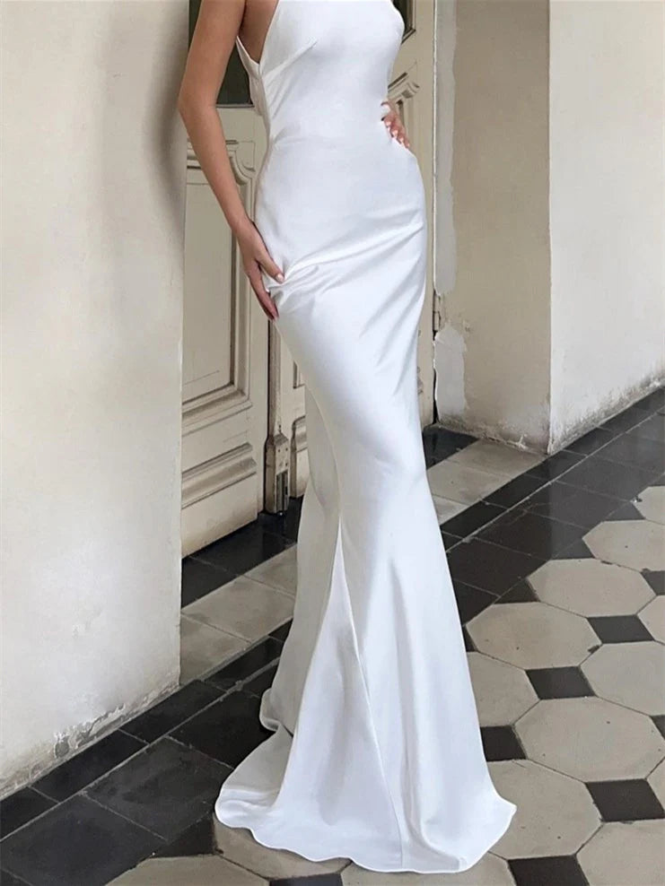 Vestido de novia con escote y suelo colgantes de cola de pez y altavoz