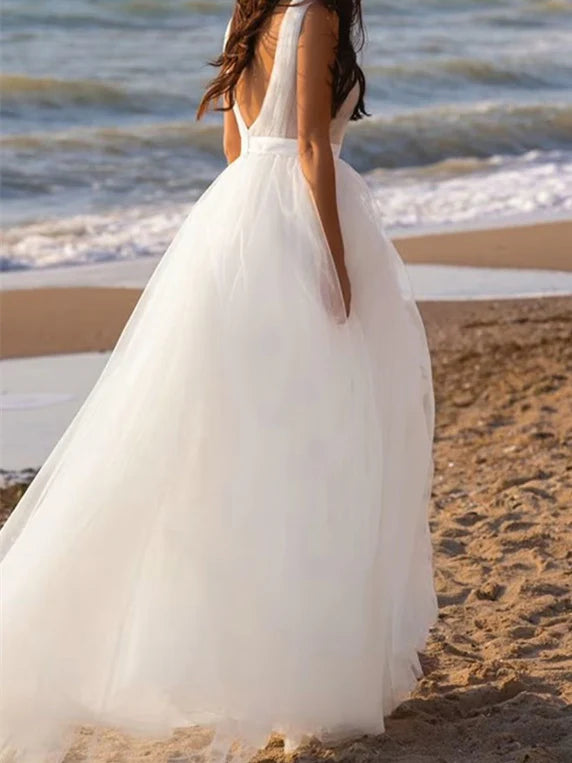 Vestido de novia corte A/princesa con escote en V profundo y transparencias hasta el suelo