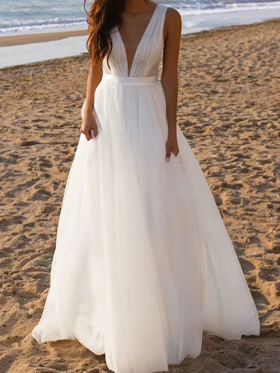 Vestido de novia corte A/princesa con escote en V profundo y transparencias hasta el suelo