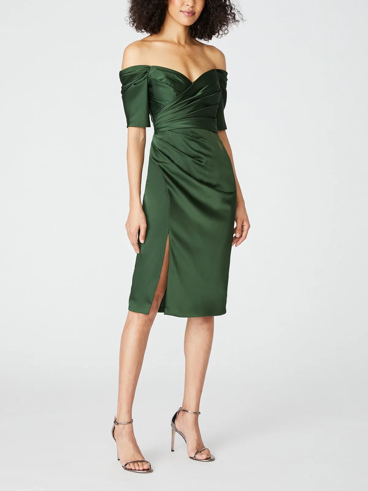 Vestidos de madre de la novia con abertura lateral, sin tirantes, sin mangas y hasta la rodilla
