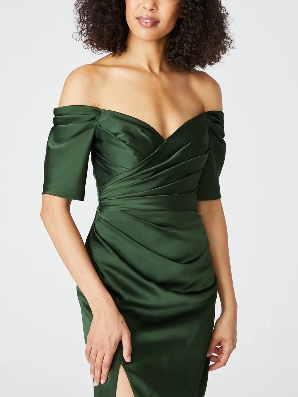Vestidos de madre de la novia con abertura lateral, sin tirantes, sin mangas y hasta la rodilla