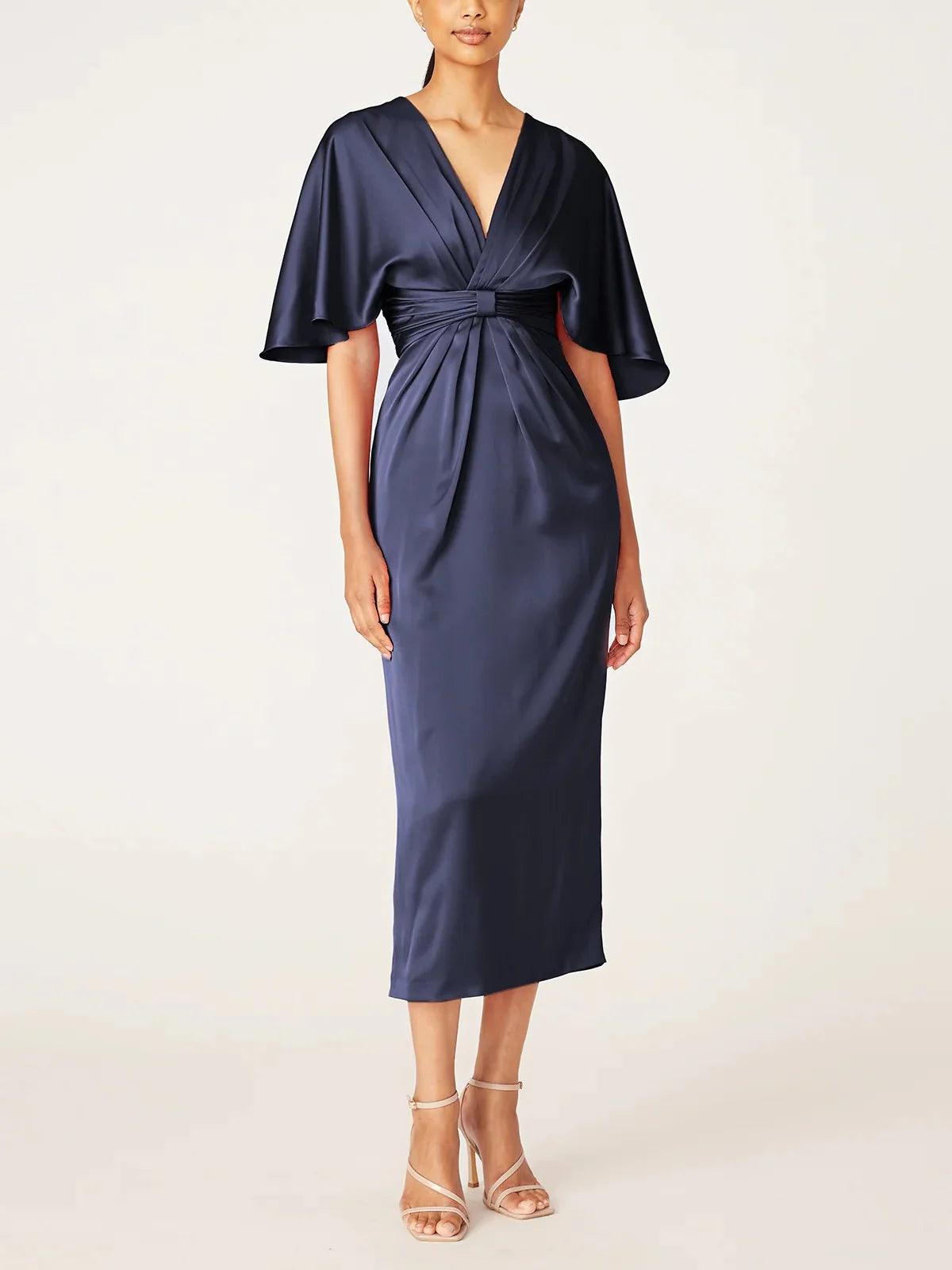 Vestidos para madre de la novia de corte entallado/columna, escote en V, media manga, largo hasta la rodilla con borde con volantes