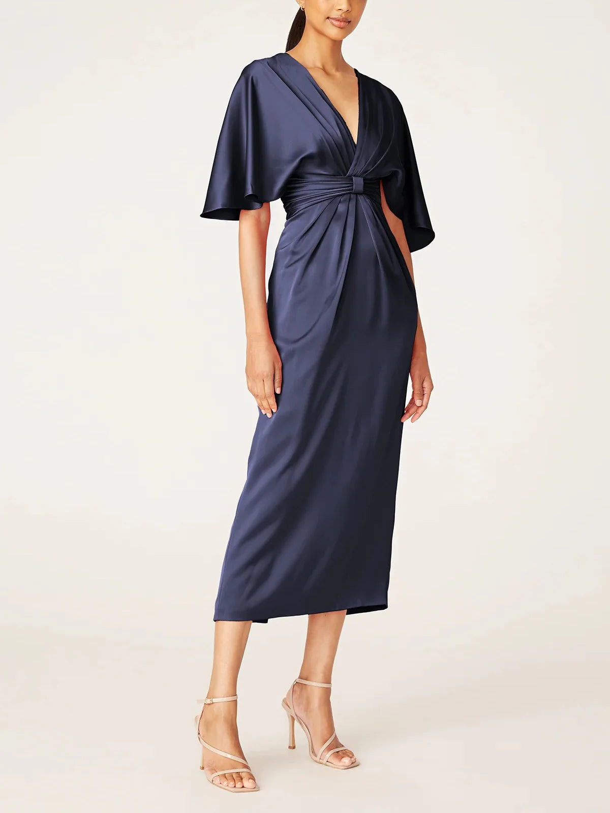 Vestidos para madre de la novia de corte entallado/columna, escote en V, media manga, largo hasta la rodilla con borde con volantes