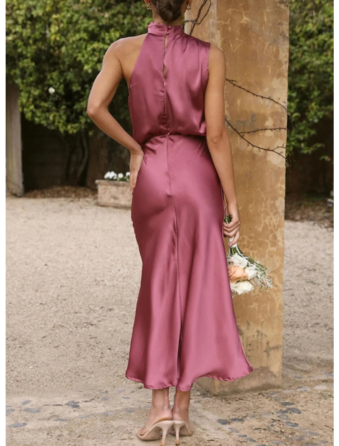 Vestido de fiesta minimalista de cuello alto con corte trompeta/cola de pez