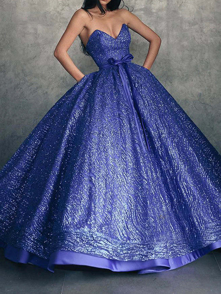 Vestido de baile sin tirantes y largo hasta el suelo