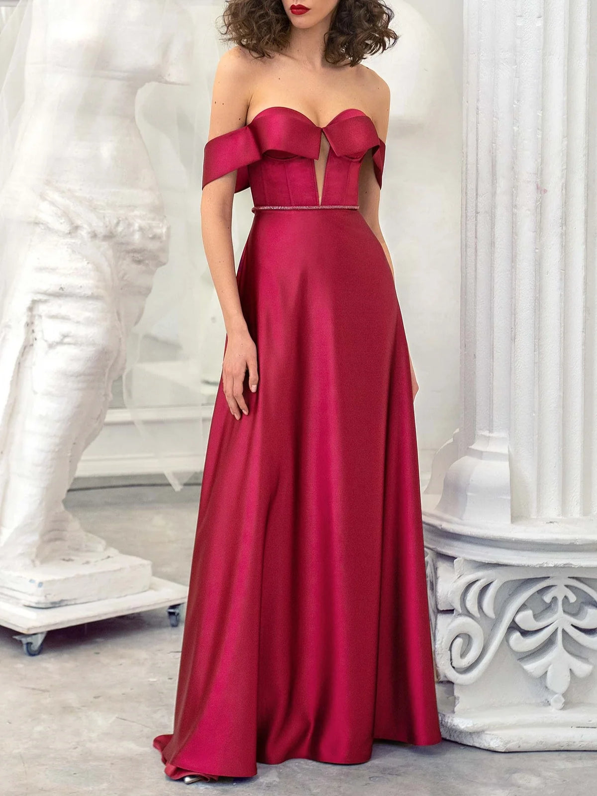 Vestido de noche corte A/princesa sin tirantes, sin mangas y con escote en el suelo