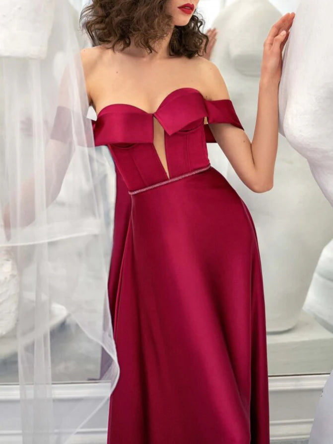 Vestido de noche corte A/princesa sin tirantes, sin mangas y con escote en el suelo