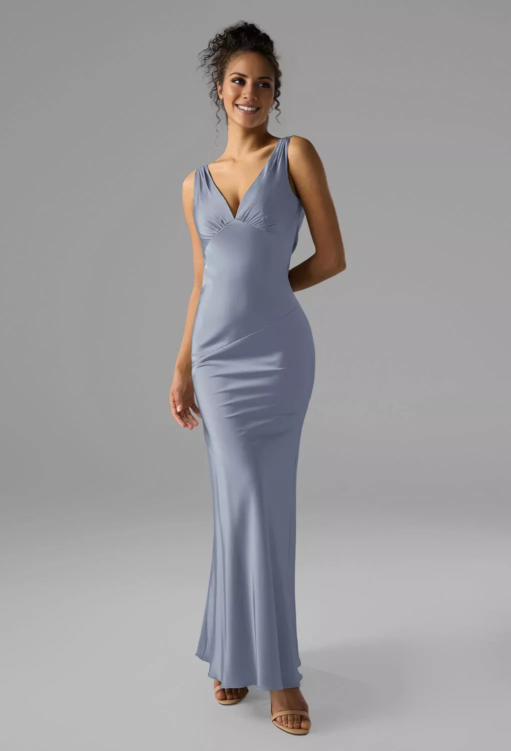 Vestido de dama de honor de sirena con escote en V, hombros descubiertos, sin mangas, espalda descubierta y largo hasta el suelo