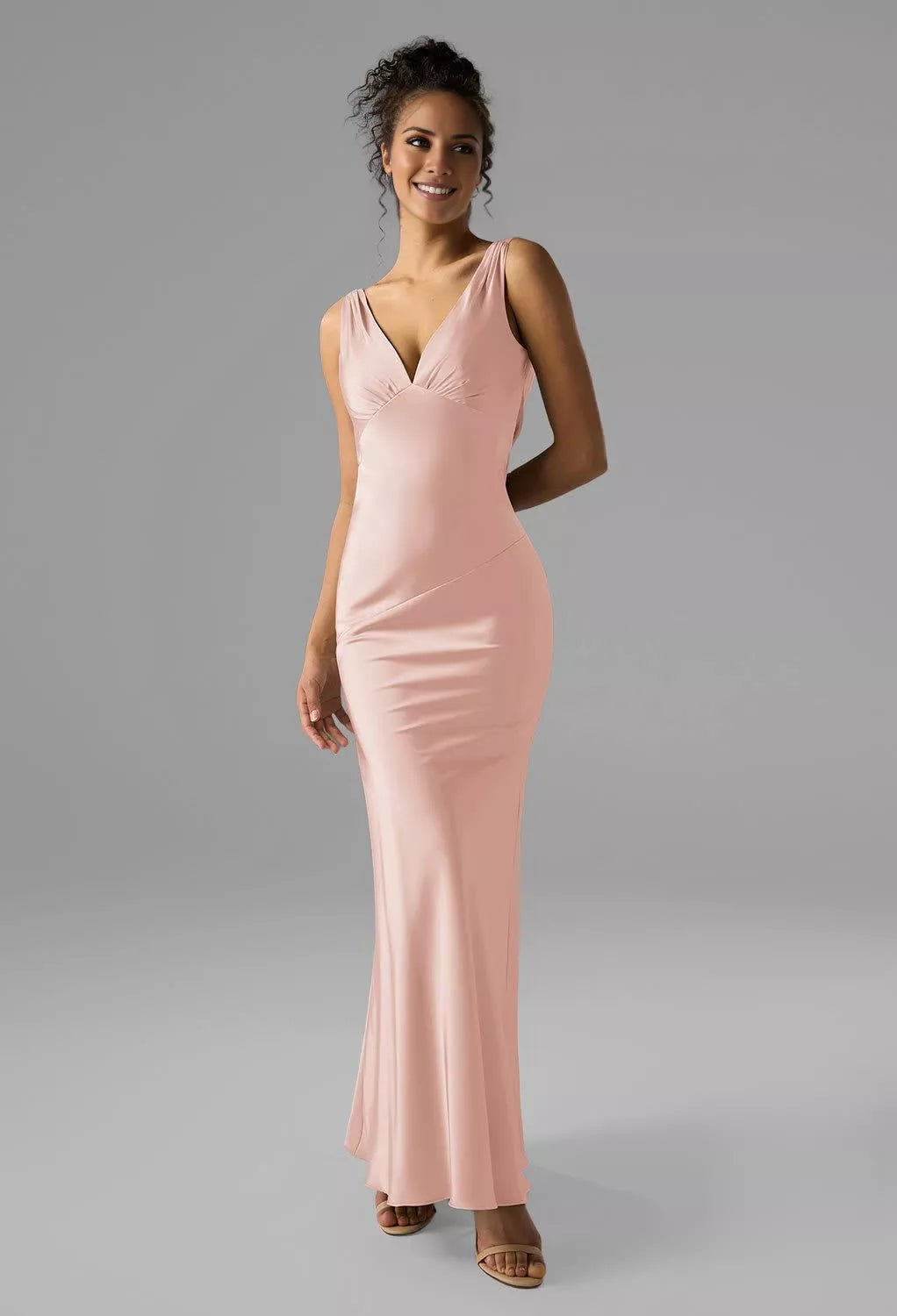 Vestido de dama de honor de sirena con escote en V, hombros descubiertos, sin mangas, espalda descubierta y largo hasta el suelo