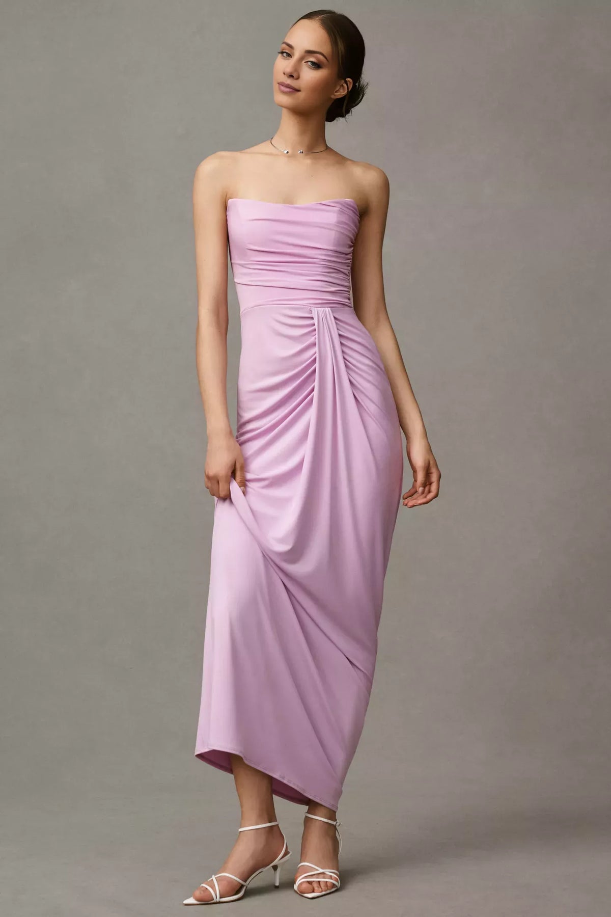 Vestido de fiesta largo hasta el suelo, sin mangas, con cuello descubierto y espalda descubierta, detalles plisados 