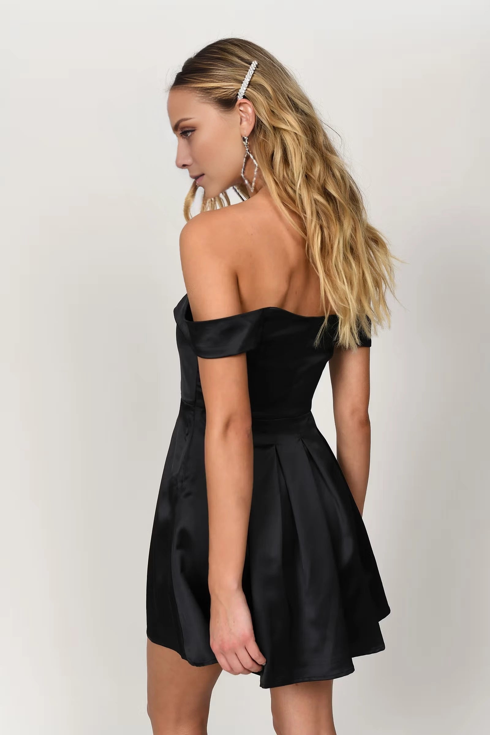 Off shoulder collar sleeveless backless short mini Homecoming dress