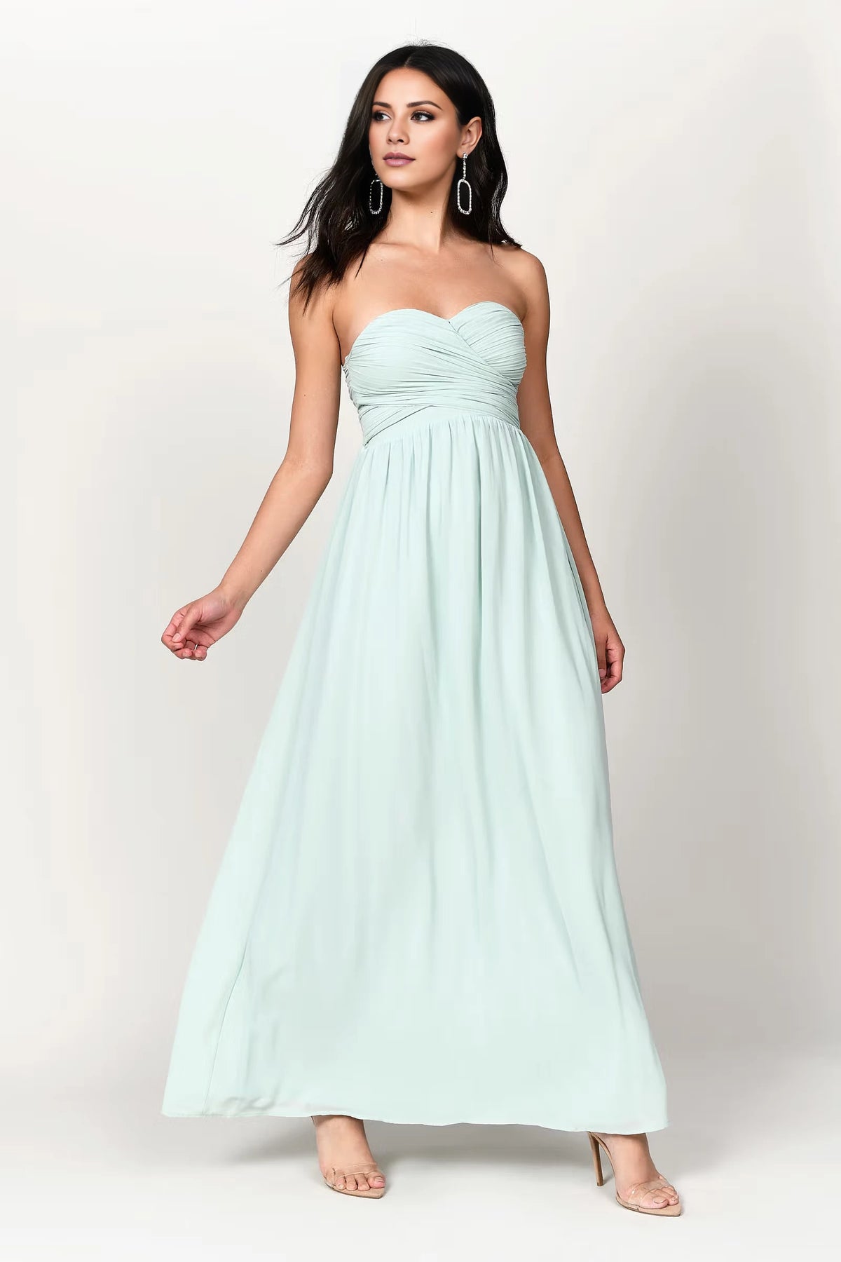 Vestido de fiesta sin tirantes, largo hasta el suelo, con cuello descubierto, sin mangas, detalles plisados 