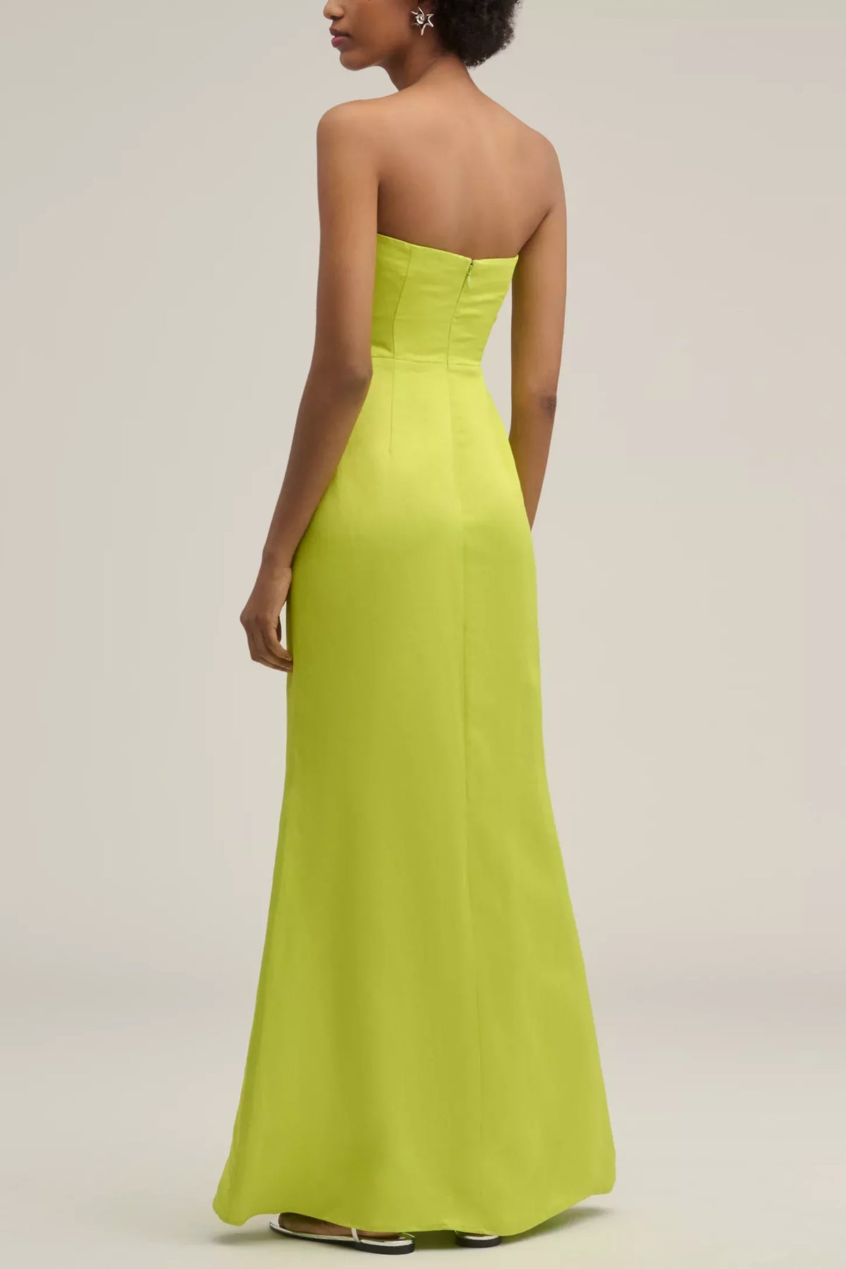 Vestido de fiesta sin hombros, sin mangas, sin tirantes, sin espalda y largo hasta el suelo 