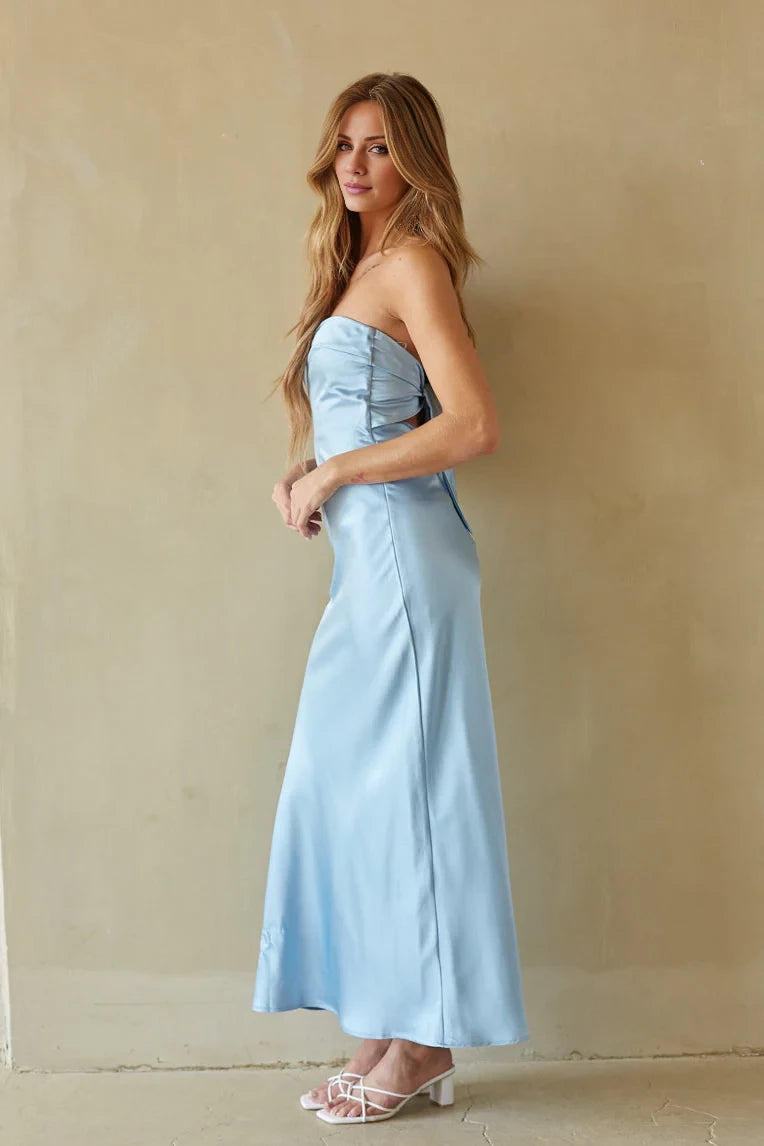 Vestido de fiesta sin hombros, sin mangas, sin tirantes, sin espalda y largo hasta el suelo 