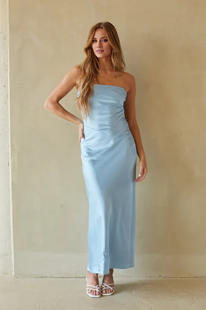 Vestido de fiesta sin hombros, sin mangas, sin tirantes, sin espalda y largo hasta el suelo 