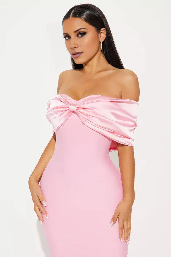 Off shoulder collar sleeveless strapless backless and floor length evening dress