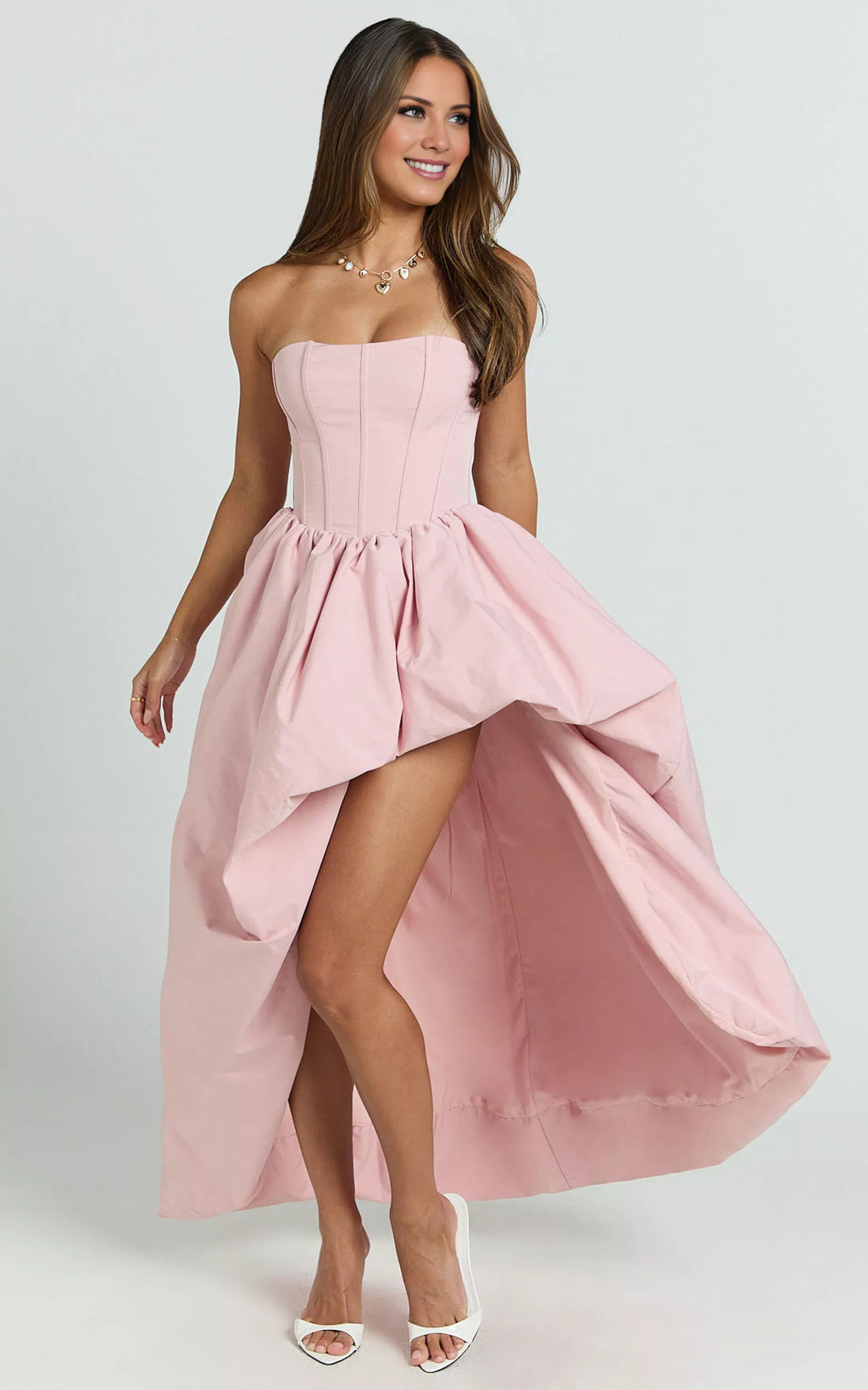 Vestido de fiesta largo hasta el suelo, sin mangas, sin tirantes, con cuello al descubierto y espalda descubierta, con abertura lateral 