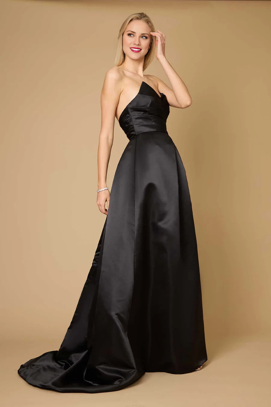 Vestido de fiesta largo hasta el suelo, sin mangas, sin tirantes, con cuello al descubierto y espalda descubierta, con abertura lateral 