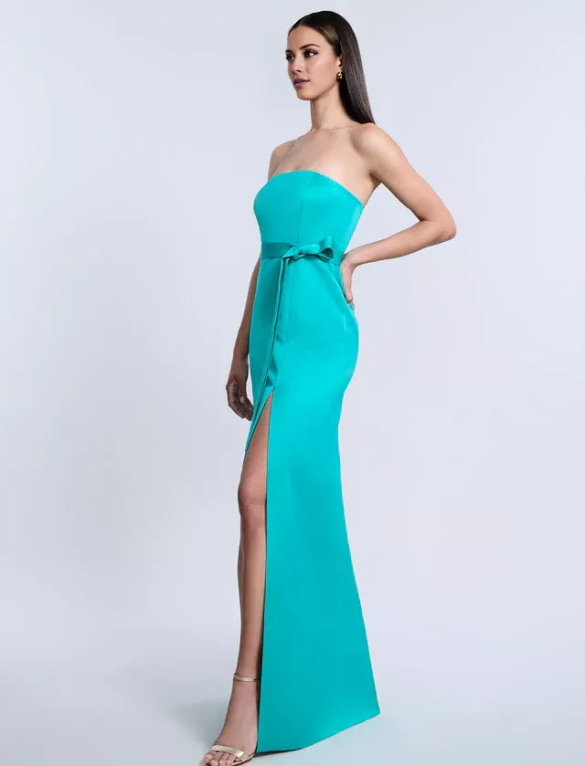 Vestido de noche largo hasta el suelo, sin mangas, sin tirantes, con cuello al descubierto y espalda descubierta, con abertura lateral 