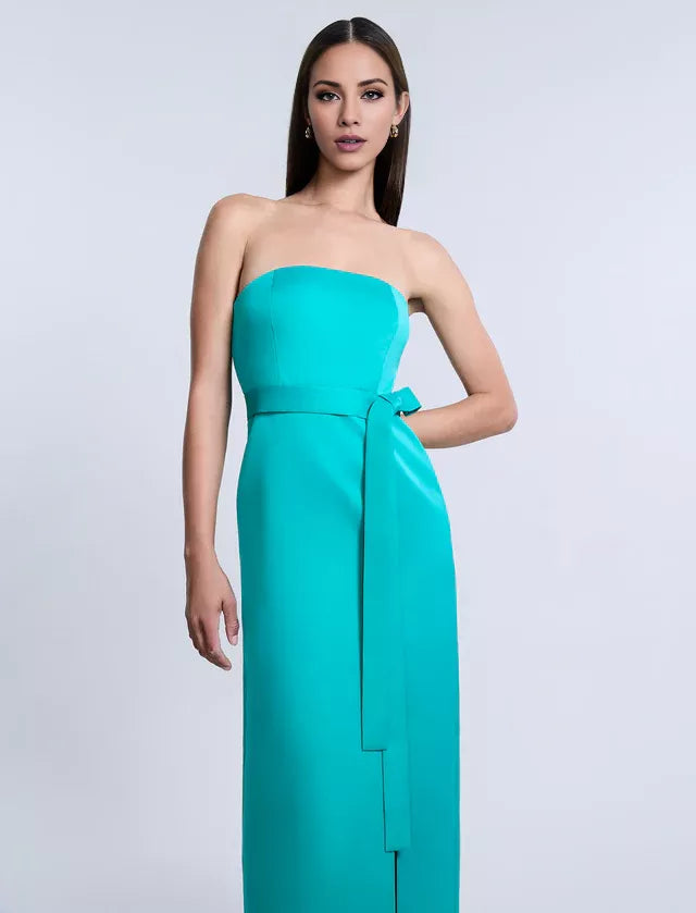 Vestido de noche largo hasta el suelo, sin mangas, sin tirantes, con cuello al descubierto y espalda descubierta, con abertura lateral 