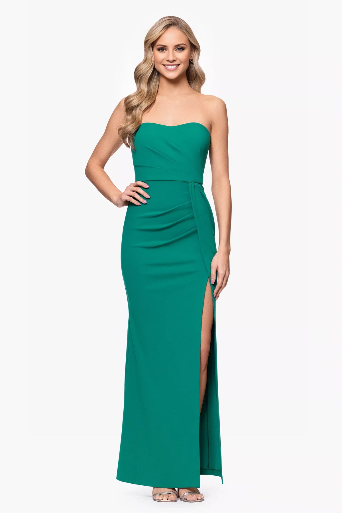 Vestido de fiesta largo hasta el suelo, sin mangas, con cuello al descubierto y sin tirantes, con abertura lateral 
