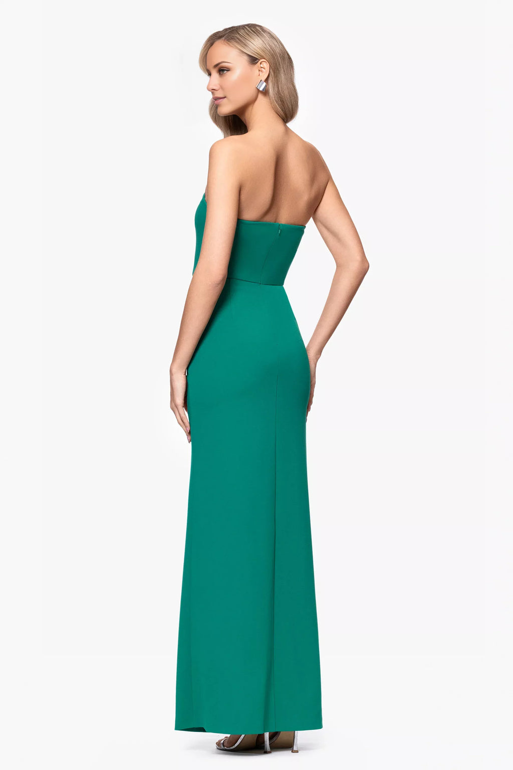 Vestido de fiesta largo hasta el suelo, sin mangas, con cuello al descubierto y sin tirantes, con abertura lateral 