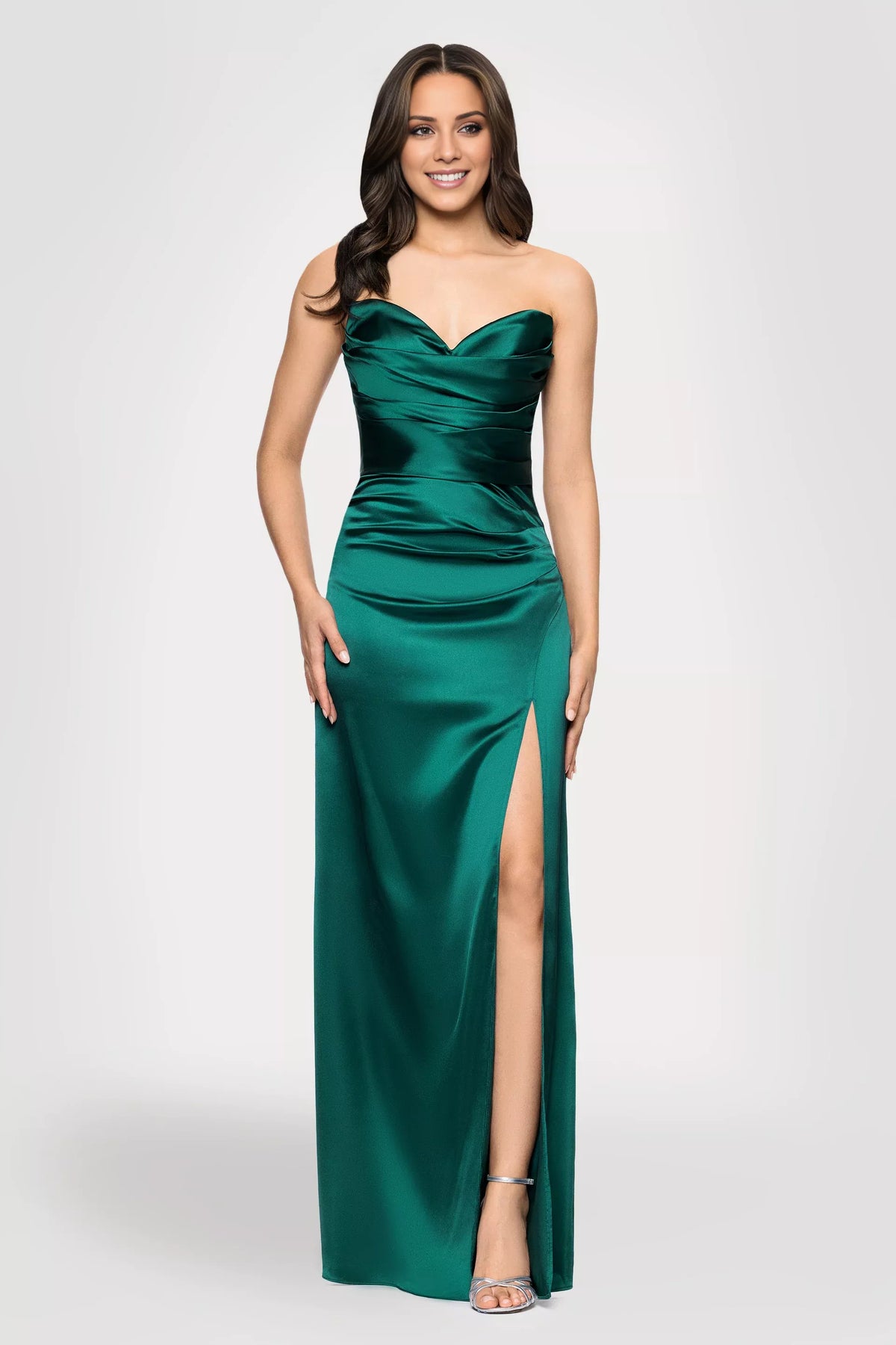 Vestido de fiesta largo hasta el suelo, sin mangas, con cuello al descubierto y sin tirantes, con abertura lateral 