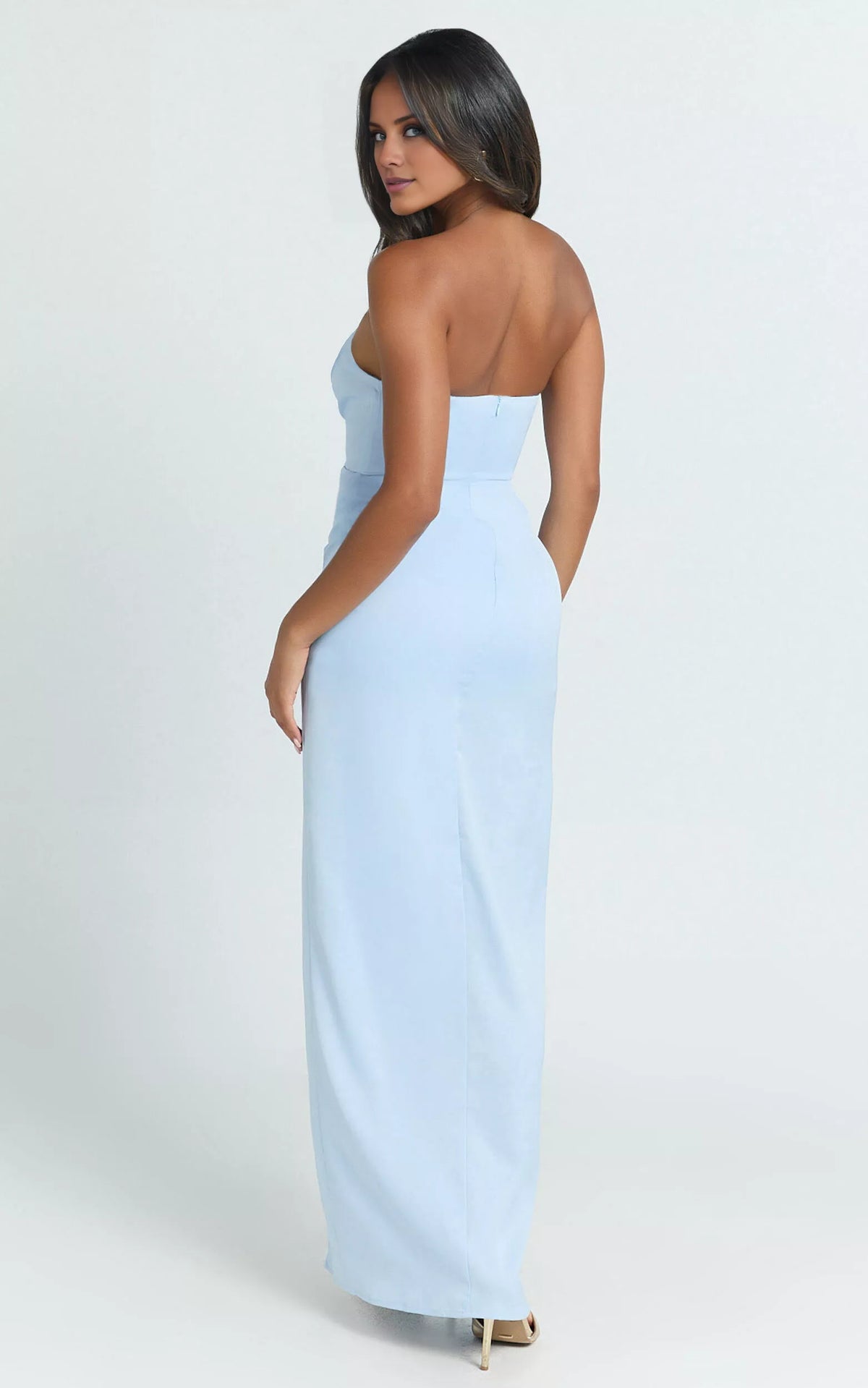 Vestido de fiesta largo hasta el suelo, sin tirantes, con escote en los hombros, espalda descubierta, abertura lateral