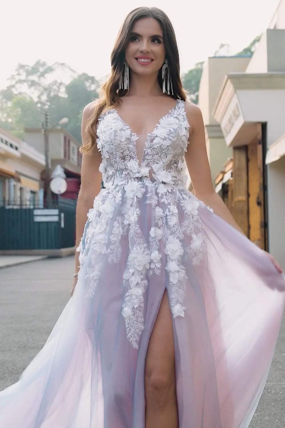 Ombre Floral Tulle Gown – V-Neck Backless Prom Dress with A-Line Skirt & High Slit