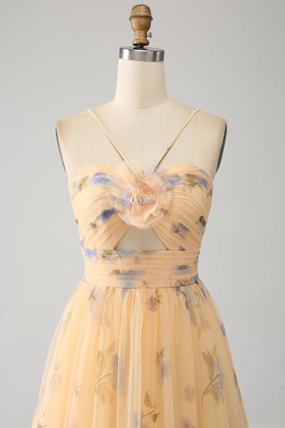 Peach Floral Tiered Tulle Gown – Spaghetti Strap Cut-Out Prom Dress with Ruffle Hem & Train