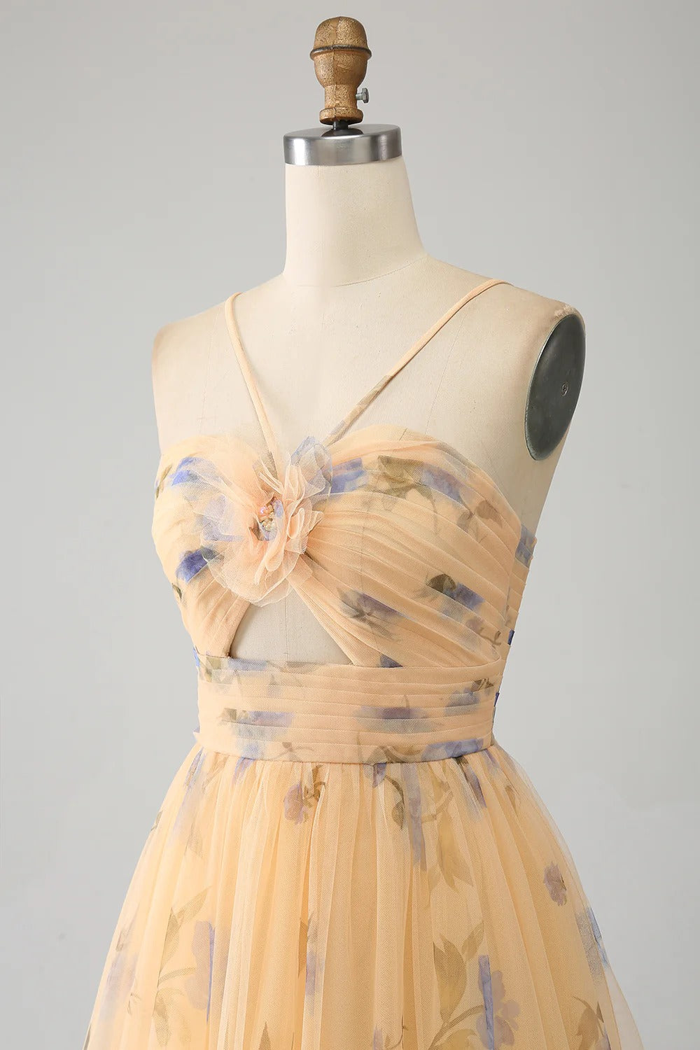 Peach Floral Tiered Tulle Gown – Spaghetti Strap Cut-Out Prom Dress with Ruffle Hem & Train