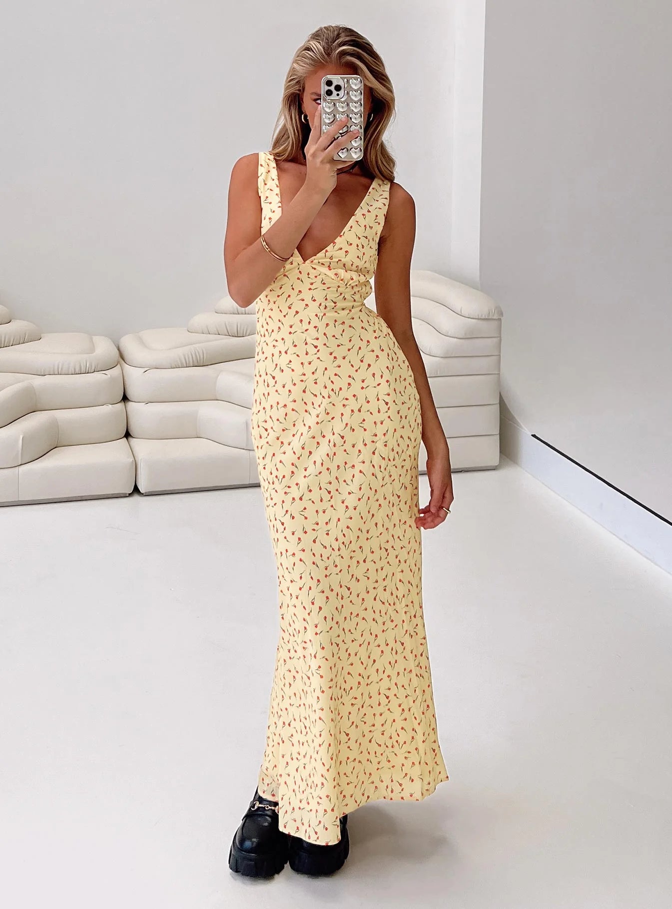 Sweet Flowy V-Neck Sleeveless Tie-Back Maxi Floral Print Prom Dress
