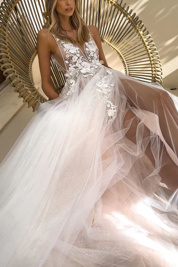 Abito da sposa bohémien con scollo a V e applicazioni in pizzo