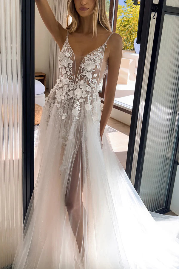 Abito da sposa bohémien con scollo a V e applicazioni in pizzo