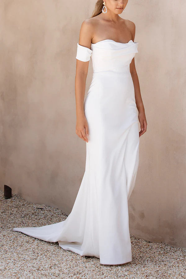 Vestido de novia bohemio minimalista, plisado y de satén sin tirantes ajustado