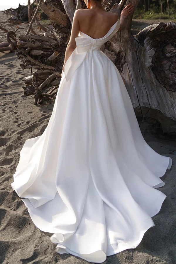 Vestido de novia blanco informal para el vestíbulo, vestido de novia sencillo plisado de satén con un solo hombro.