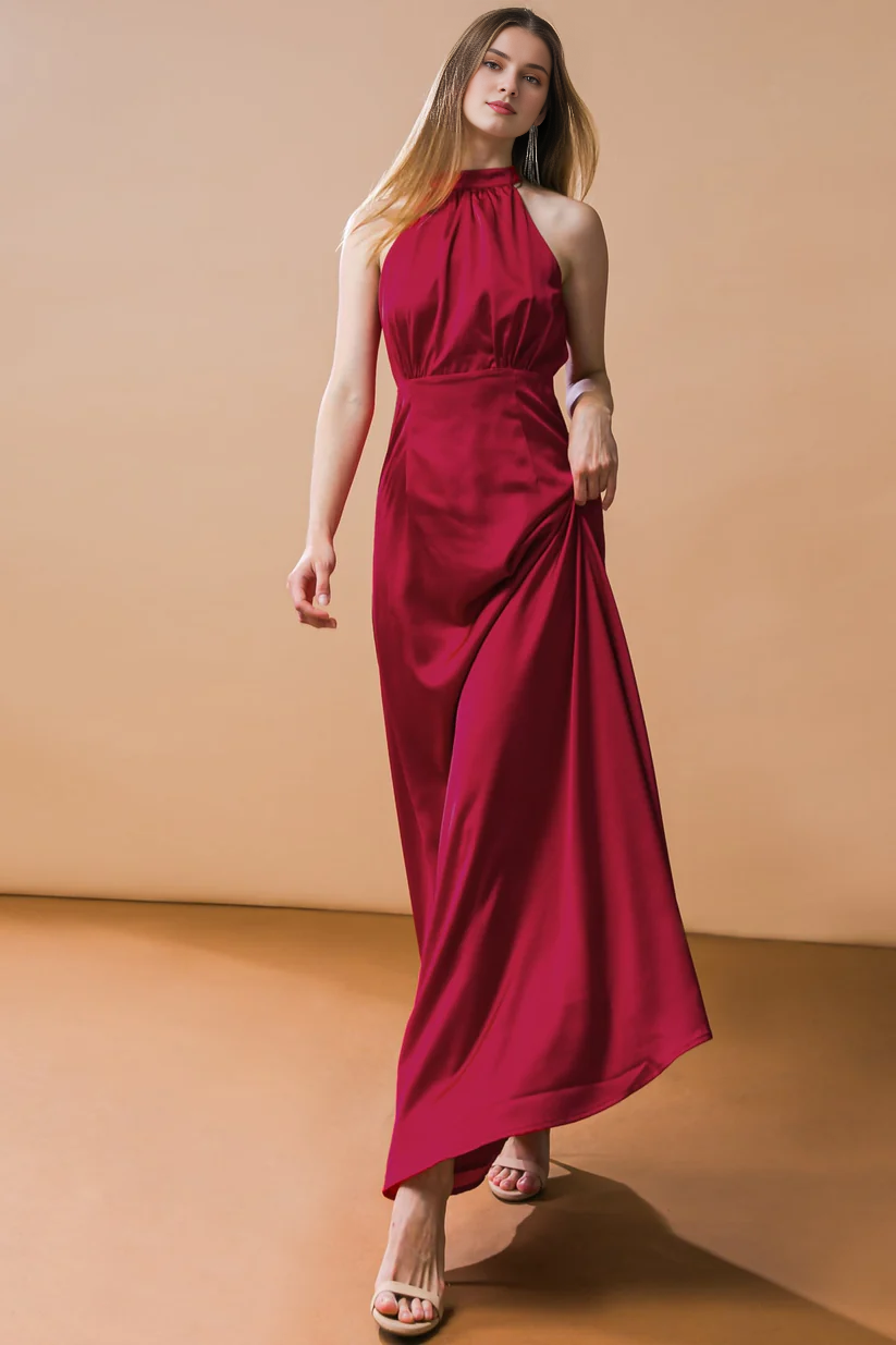 Vestido con cuello colgante en forma de A y espalda expuesta con cordones