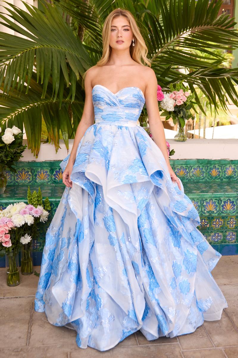 Regal Dramatic Fitted Ball Gown Sweetheart Strapless Sleeveless Back Zip Floor-Length Prom Dresses