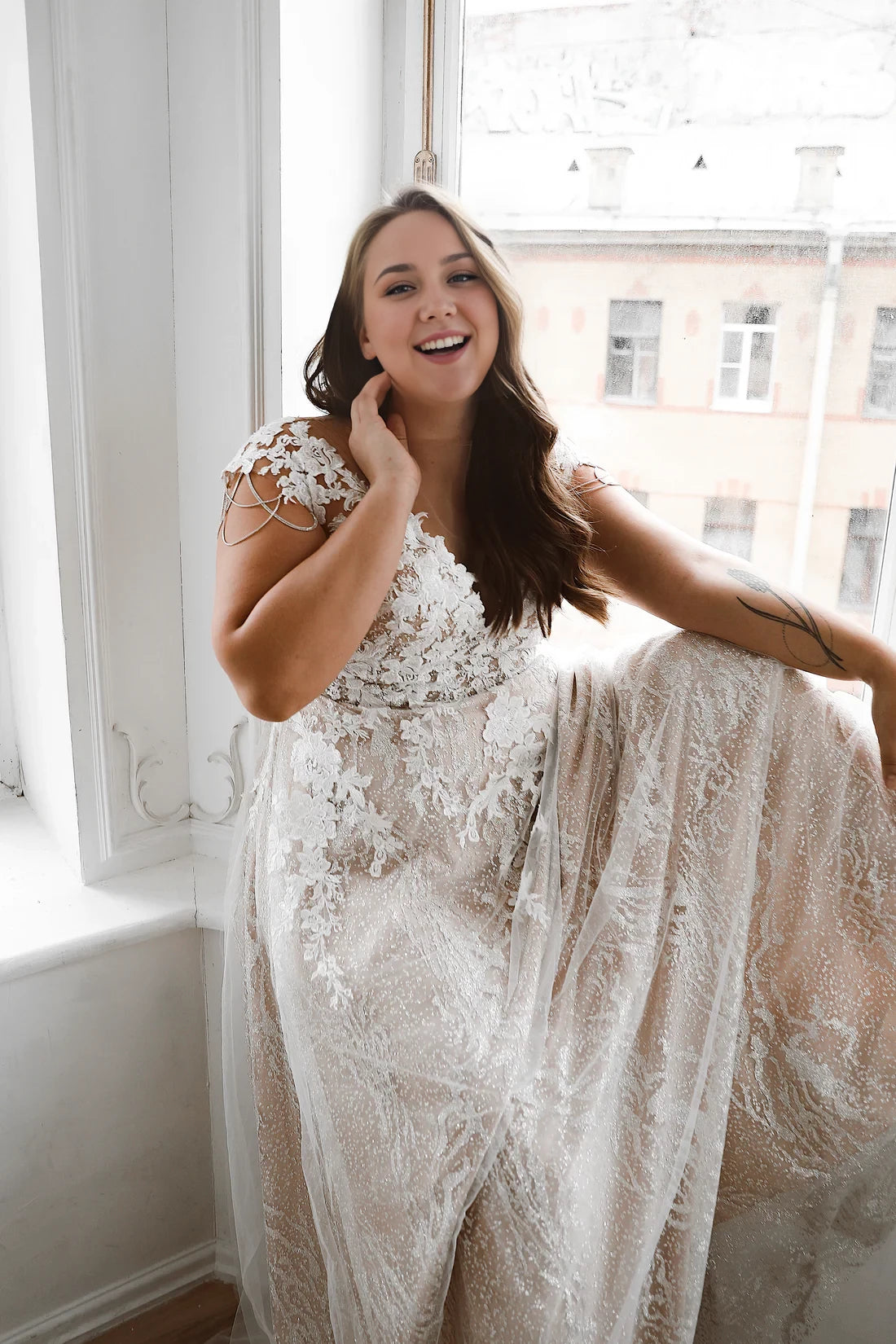 Ivory Lace & Tulle A-Line Floor-Length Bridesmaid Dress with V-Neck & Shoulder Chain