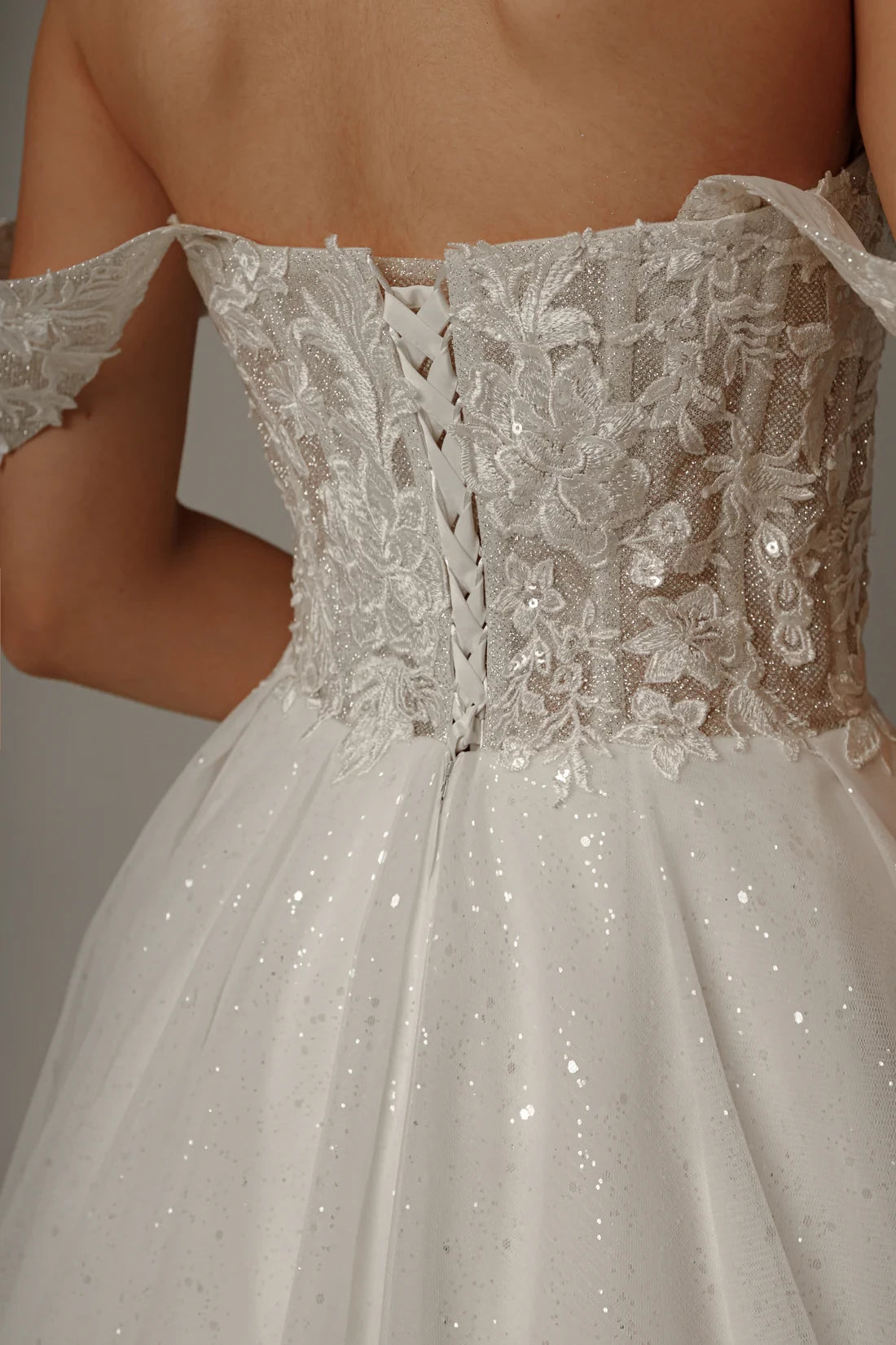 Romantic Ball Gown Off-Shoulder Neck Sleeveless Lace Embroidered Sparkle Maxi Winter Wedding Dress