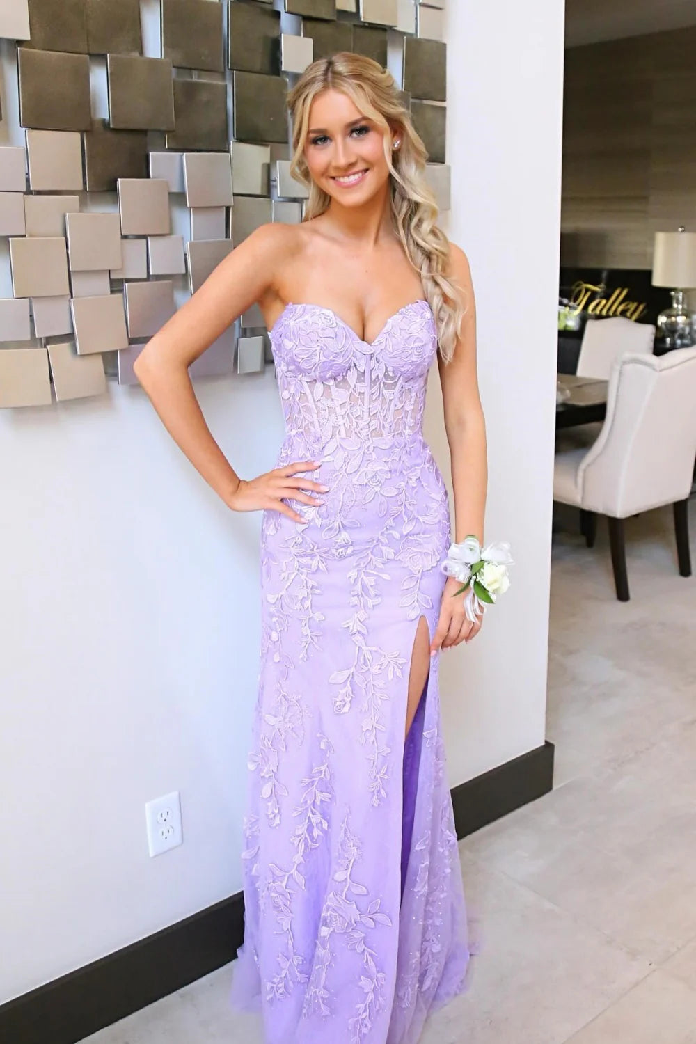 Romantic tulle mermaid strapless sweetheart neck open back floor length prom dress with floral lace applique and high slit