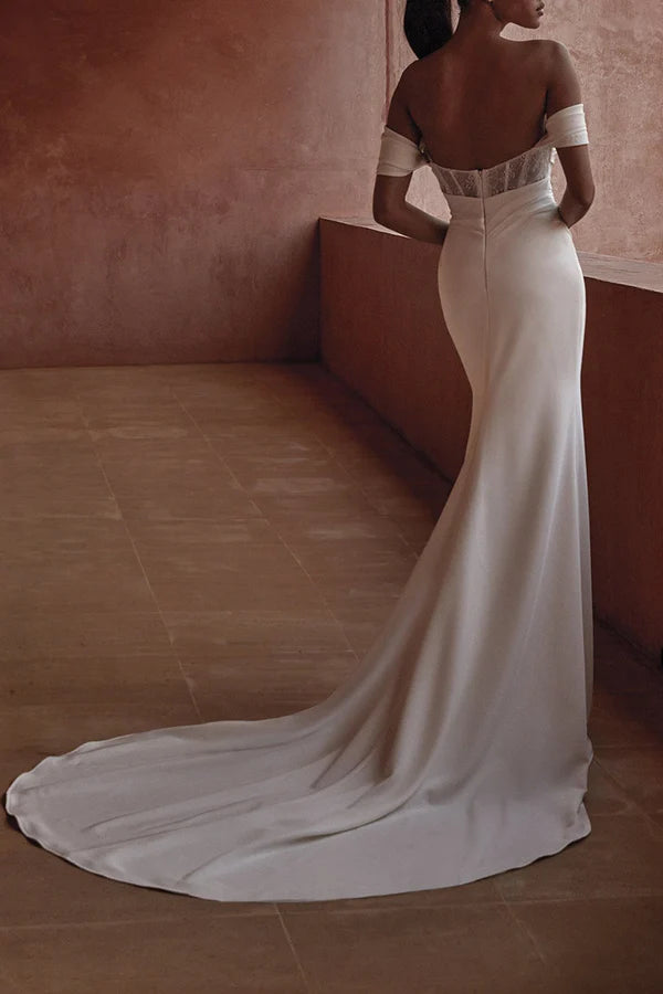 Abito da sposa bohémien a trapezio con spalle scoperte e spacco alto