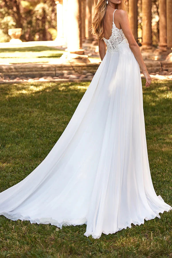 Abito da sposa in stile bohémien con scollo a V, illusione a trapezio, pizzo e spacco