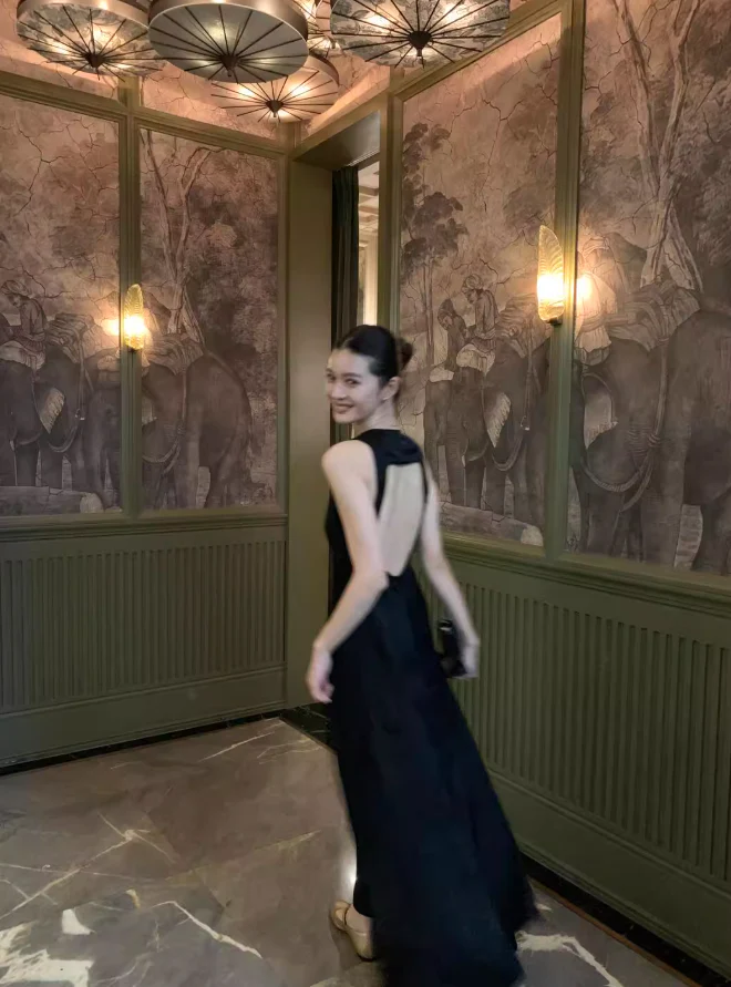 Sleek A-Line Evening Dress Plunging V-Neck Sleeveless Racerback Open Back Floor-Length
